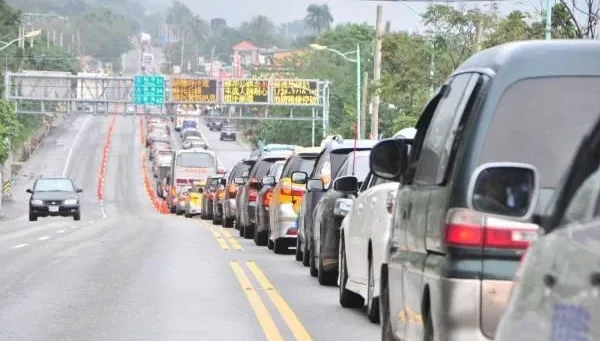 過年返鄉塞車憋尿恐導致「洗腎」！　醫籲上車前「必做5件事」