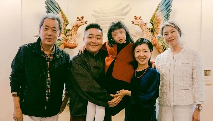 郝劭文帶陸妻回台過年、登記結婚！朱延平曬「一家三口合照」笑：惦惦吃三碗公