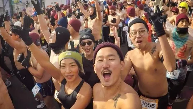 影/不畏零下11度低溫！南韓平昌半裸馬拉松睽違3年再辦　500多名跑者共襄盛舉