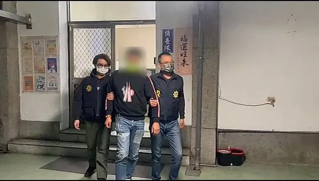 逮到了齁！台中街上亮超大把「霰彈槍」　他這下芭比Q了