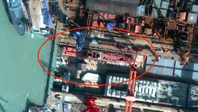 「航母貼身保鑣」衛星照曝光！陸6000噸級054B護衛艦成形堪比驅逐艦