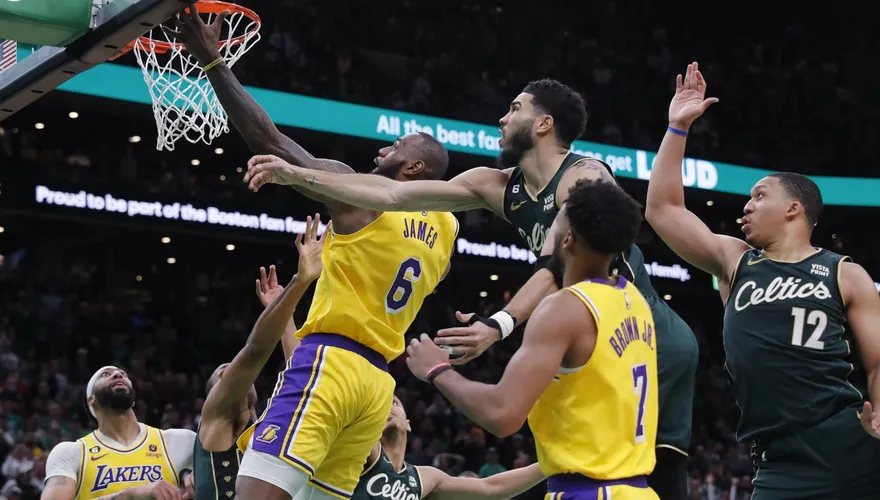 詹皇續噴「漏吹」誤判　NBA裁判遭炎上「壓力山大」發推求饒