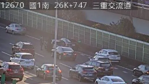 開工日就塞爆！國1北上26.6k車禍　2車失控追撞　回堵4km