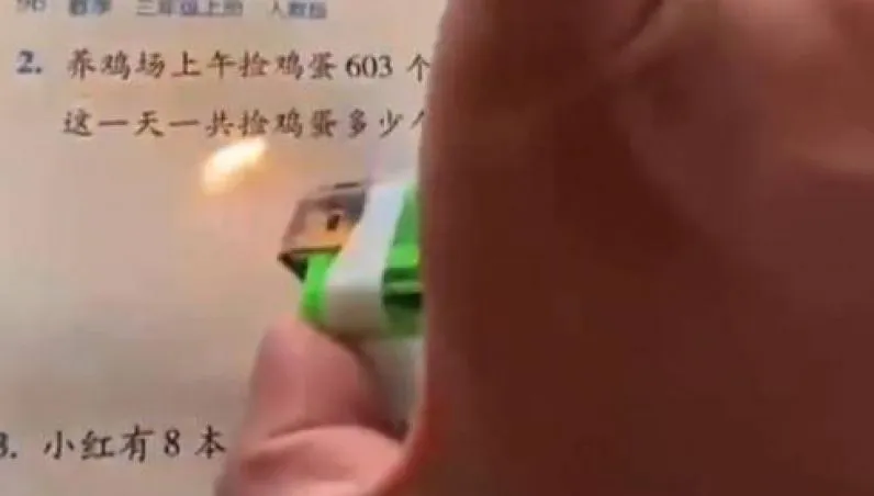 哭死！弟遭哥惡整「打火機燒」寒假作業　字跡一秒消失...網獻計「這一招」可解