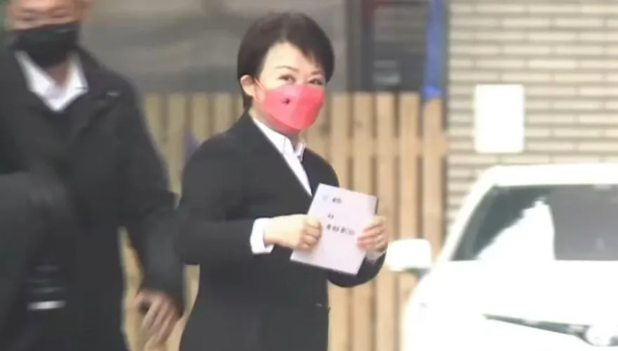 6都首長出席行政院會！盧秀燕亮出「經典信封」