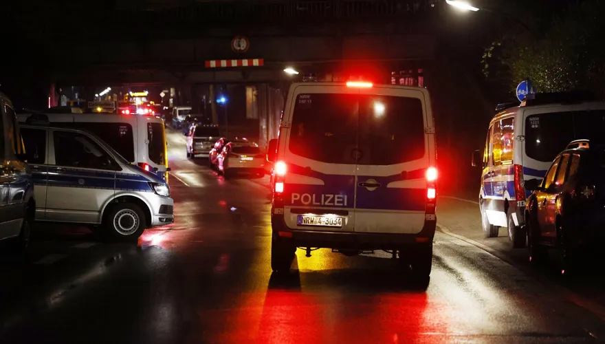 德小鎮驚傳鐵路意外　數名年輕人遭火車撞到拖行數百公尺 1死1重傷