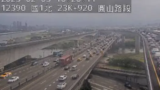 快訊/國1圓山段車禍！尖峰時刻釀「2車追撞」…占用外線道