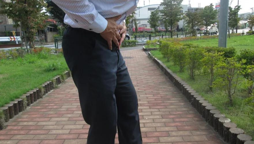 咳嗽、排尿腹股溝痛又熱！醫揭兩種手術差異　小孩和年長男性易罹患