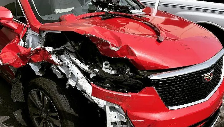 演藝大咖男星母遇嚴重車禍！遭酒駕撞爛車頭　急發文籲：愛要及時