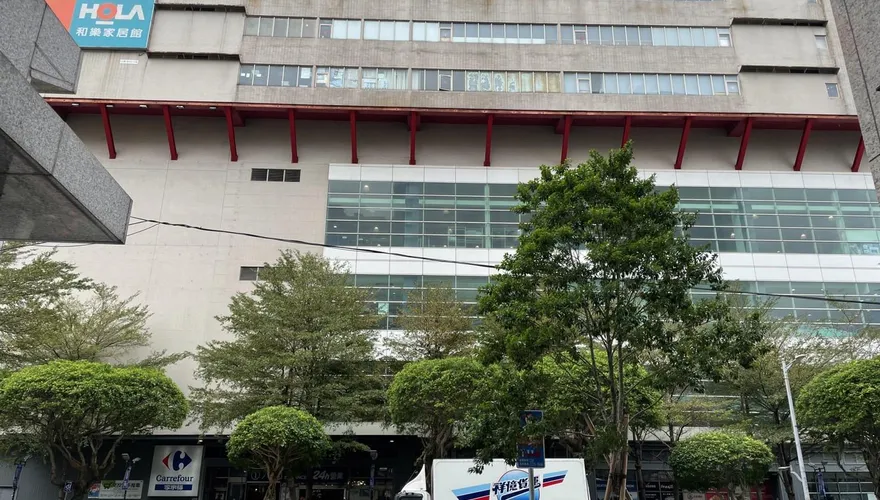 快訊/疑因心肌梗塞奪命！8旬翁逛大賣場突暈倒　緊急送醫仍告不治