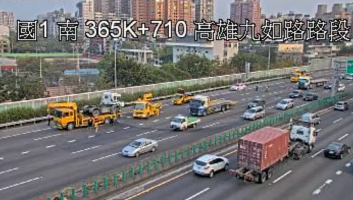 快訊/國一「砂石車暴撞護欄折甘蔗」！北上高雄九如段回堵3公里
