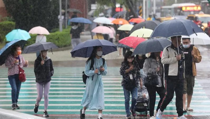 元宵防雨彈！3區賞花燈會降雨　新一波冷空氣來襲「降溫時間點」曝