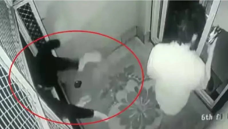 20歲男魂斷旅館！陽台圍欄崩落　下秒直墜6樓亡…驚悚瞬間曝