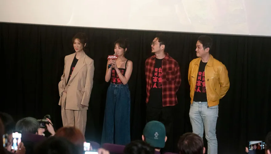 王淨「性感露香肩」現身特映會！映後中途「2神秘大咖驚喜現身」全場暴動
