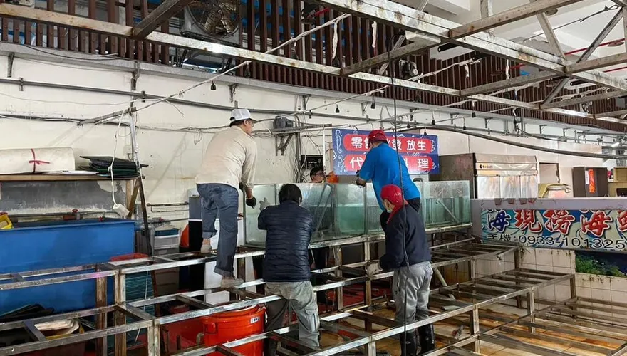 7000元買到發臭帝王蟹！八斗子攤商多次違規　基隆市府：斷水電終止契約