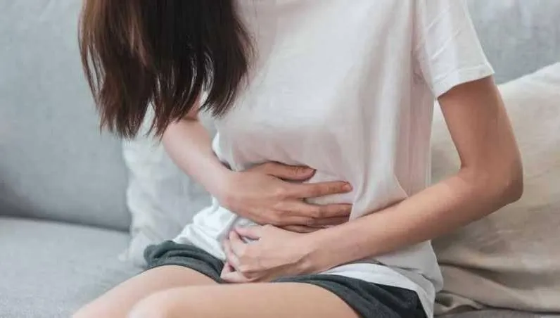 妹子經痛20年！竟是「牛奶」害的　醫揭「奶製品」影響荷爾蒙平衡