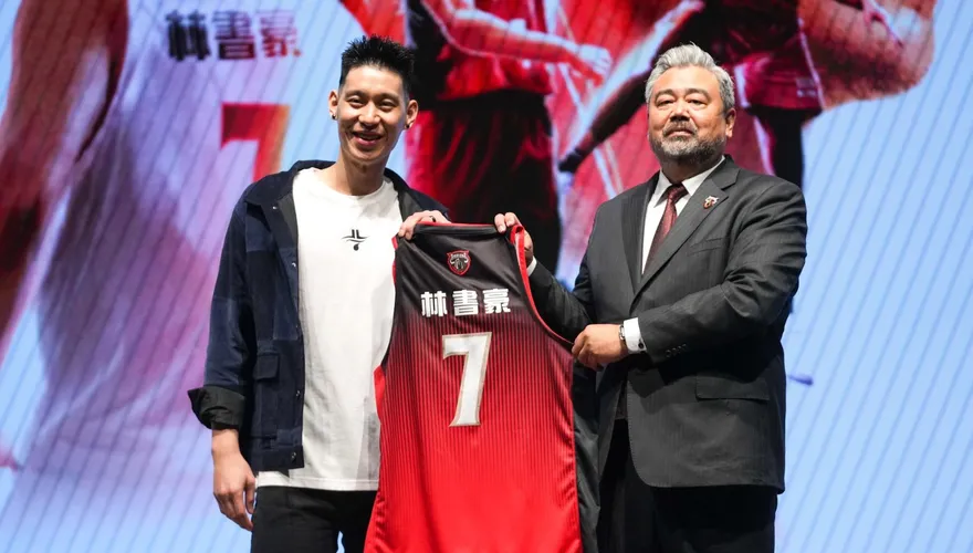 豪神降臨！林書豪新球衣首度亮相　親曝加盟鋼鐵人最大原因