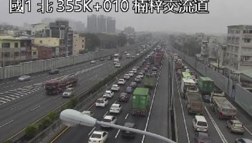 快訊/國道1號北上楠梓路段車禍　2車追撞回堵4公里