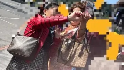 上包養網撒年終約妹子「走春」　見面卻是「姨婆」　他怒客訴轟噁心