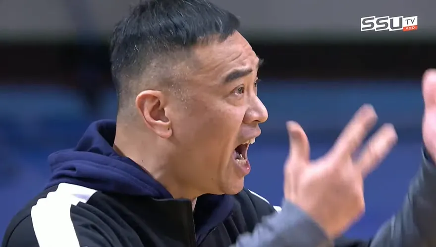 影/無腦敗球！世新外籍生亂丟「Logo Shot」教練當場氣瘋　4分不敵台師大12連勝遭中斷