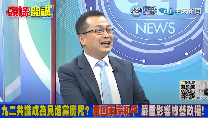 影/羅智強電爆梁文傑「關臉書」：換位置就換膝蓋？