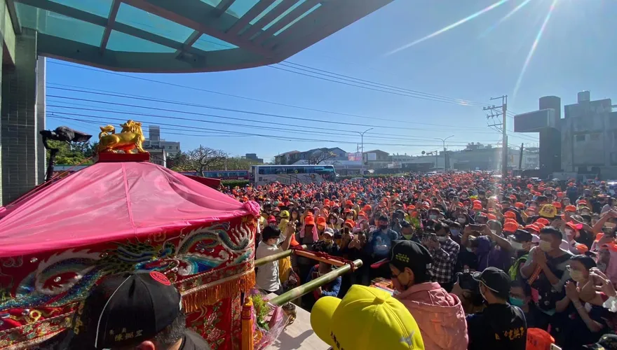 白沙屯媽祖進香/「粉紅超跑」魅力無國界！逃逸移工隨行遭逮求情：想走完全程
