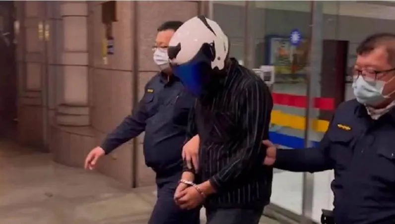 韓籍男載妹酒駕自撞橋墩！BMW大力彈起　卡路中動彈不得