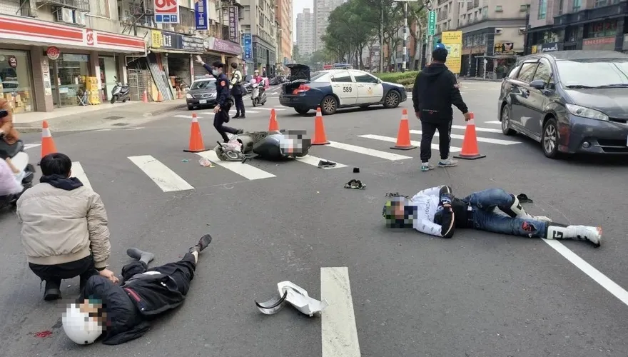 影/新店老翁騎車對撞越野機車　傷顱內出血氣胸命危送醫不治
