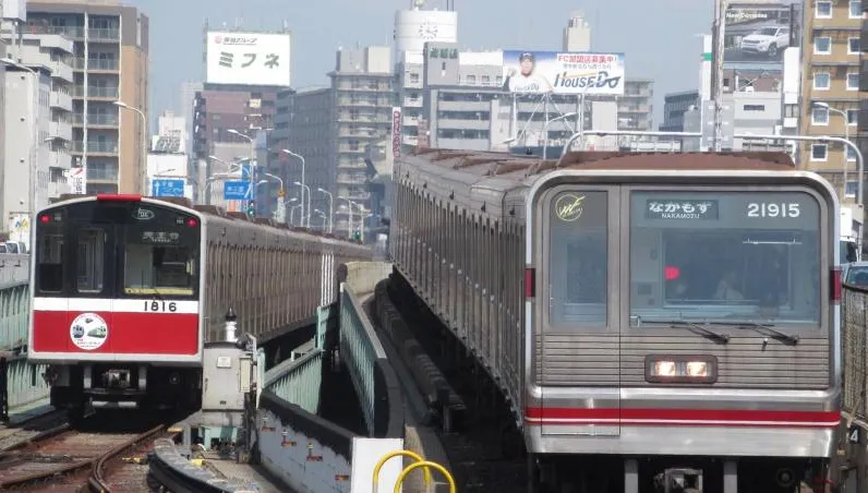 倒退嚕！司機腹痛難耐忘記停車　日本大阪地下鐵罕見「過站不停」