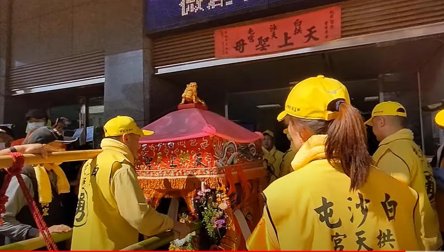 白沙屯媽祖進香/有如「神助」！粉紅超跑坐鎮光田醫院　執刀醫師不知：今早手術莫名順利
