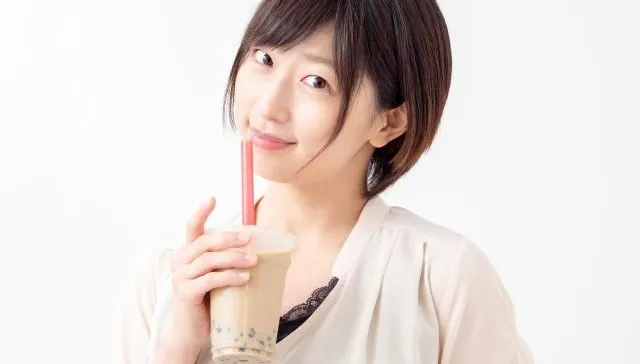 每天1杯奶茶竟讓妙齡女「看起來像50歲」！中醫曝養生之道：絕不碰「這3種食物」