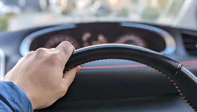 50歲男開8小時車程竟釀癱瘓！尿失禁就醫才知是罹「馬尾症候群」