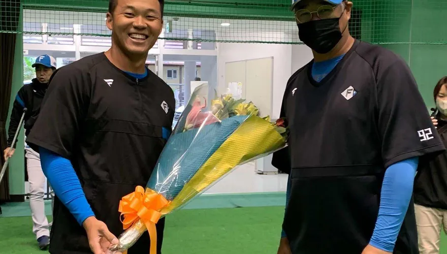 影/王柏融16日經典賽報到　盼與日本監督栗山英樹「東京複賽見」