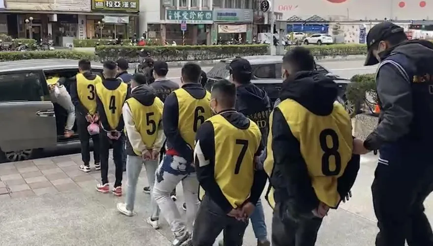 明仁會19歲大哥吸收未成年　率眾鬥毆、押人拍裸片恐嚇取財