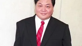 散布劉文正死訊轉移焦點？夏玉順遭爆大鬧飛機「逼空姐幫穿襪」　華航發聲：將依法採取行動