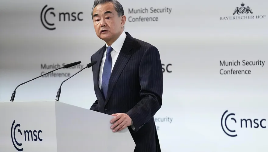再談偵察氣球！王毅稱美國戰略誤判製造「政治鬧劇」
