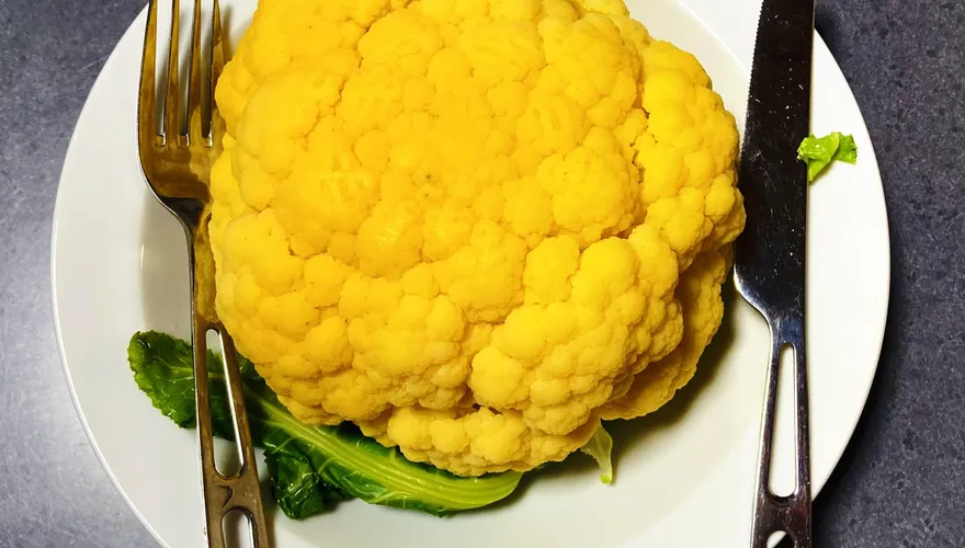 清洗花椰菜驚見「40隻肥菜蟲掉出來」嚇呆不知如何是好！內行3招都掉出來了