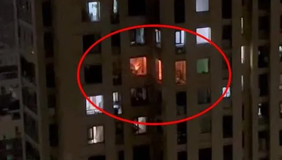 杭州公寓凌晨驚傳爆炸！碎片四散一地　目擊民眾：有人從22樓摔下