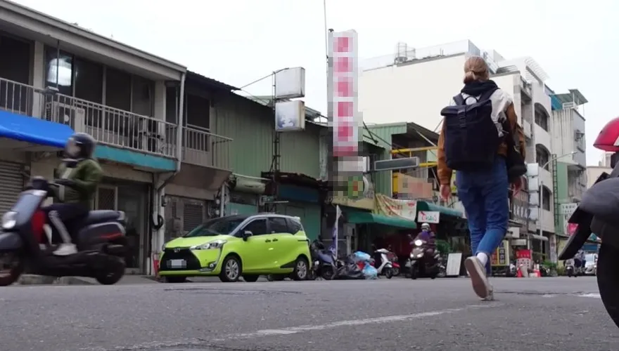 戰鬥民族也害怕！俄正妹陷台灣「行人地獄」嚇瘋：根本不等人過馬路