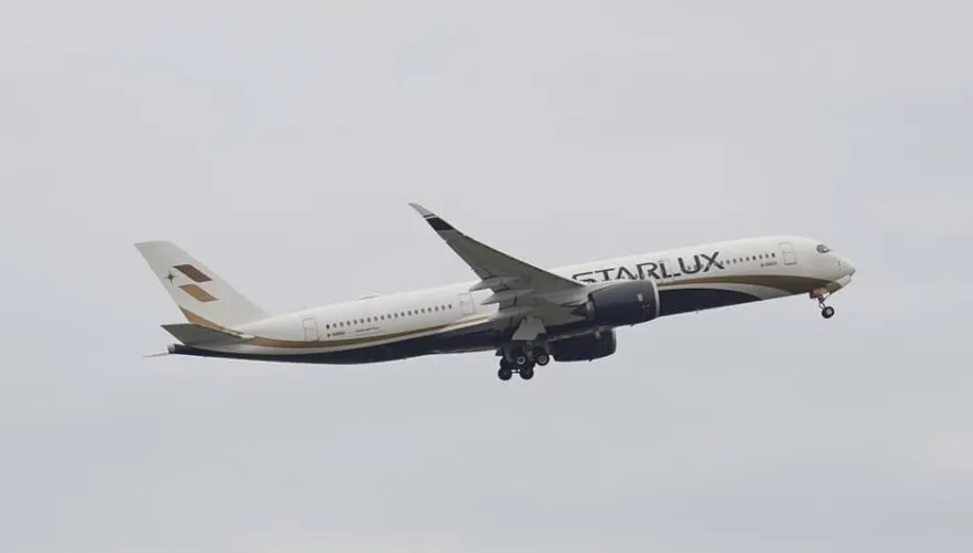 星宇航空返台班機驚傳「乘客咬人」　航警上機抬走鬧事者