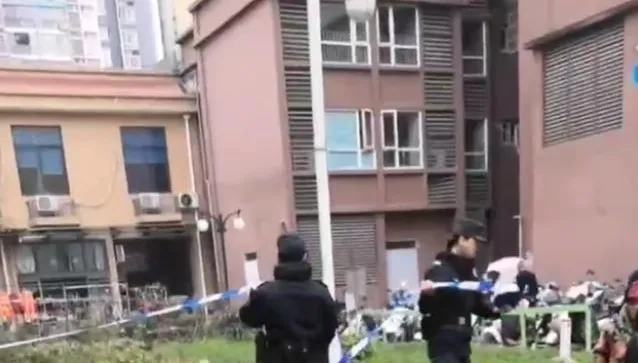 頂樓玩耍一腳踩空「直墜32樓」　陸9歲男童墜亡社區玩伴嚇傻