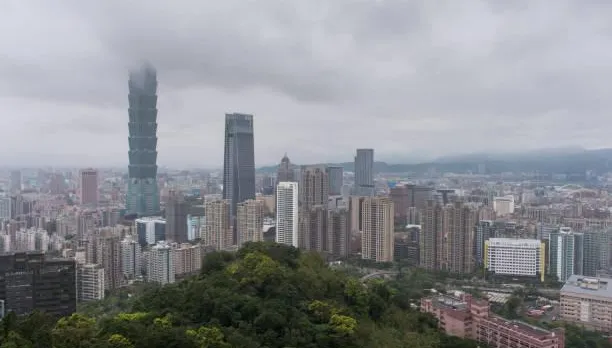 明變天雨區再擴大！3縣市迎雨彈　周末急凍8℃…連假天氣出爐