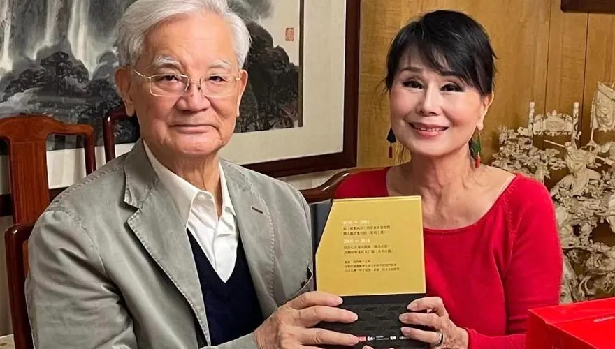退出演藝圈數十載！72歲女星「探望連戰夫婦」　聊2024總統大選