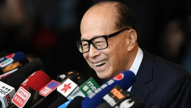 影/賣港口風波後首露面！李嘉誠預錄影片「普通話」致詞