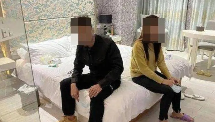 尷尬了！男住旅館找小姐「驚見自己老婆」　氣到打人進警局