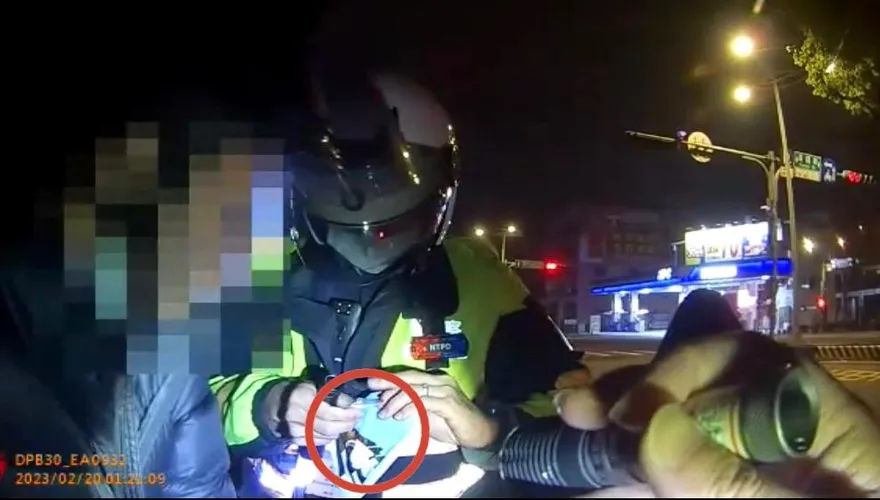 冰毒說成冰糖！還帶濾掛式咖啡包「掩護」   偏偏遇到咖啡控警察所長「當場識破」