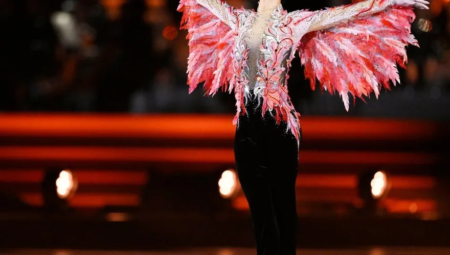 影/浴火鳳凰！「花滑王子」羽生結弦冰上首秀　35000粉絲落淚癡狂