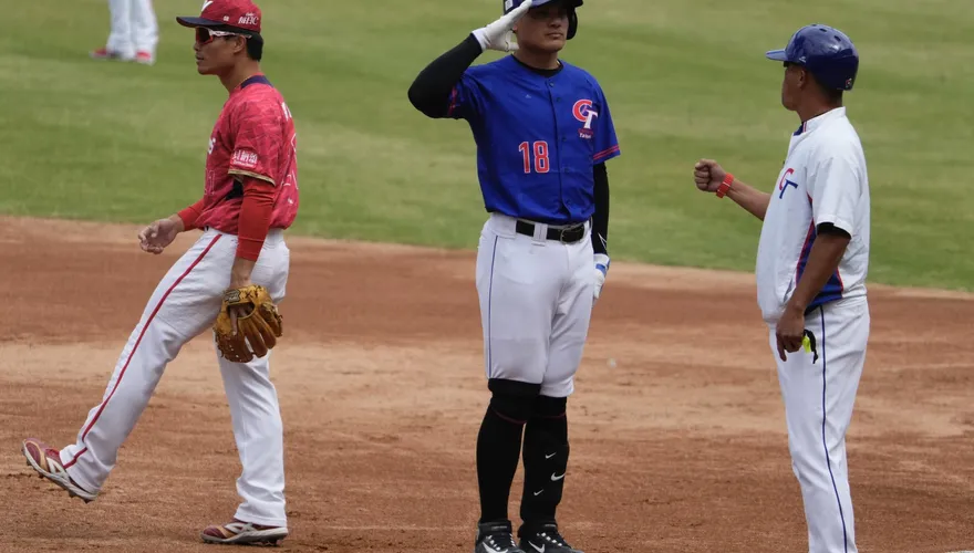 WBC經典賽/張育成雙安2打點！中華隊5：1擊敗味全龍　熱身賽8戰全勝沒輸過