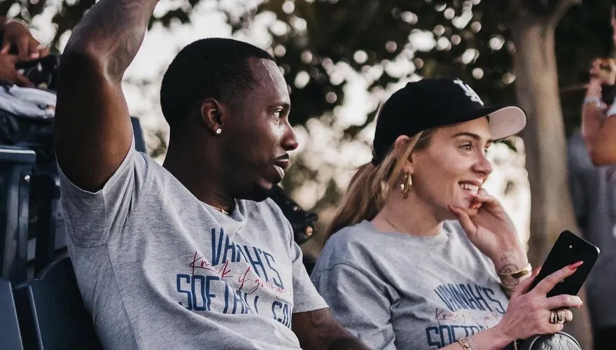 愛黛兒爆秘婚了！被NBA王牌經紀人鑽戒情定　婚禮將在夏天舉行