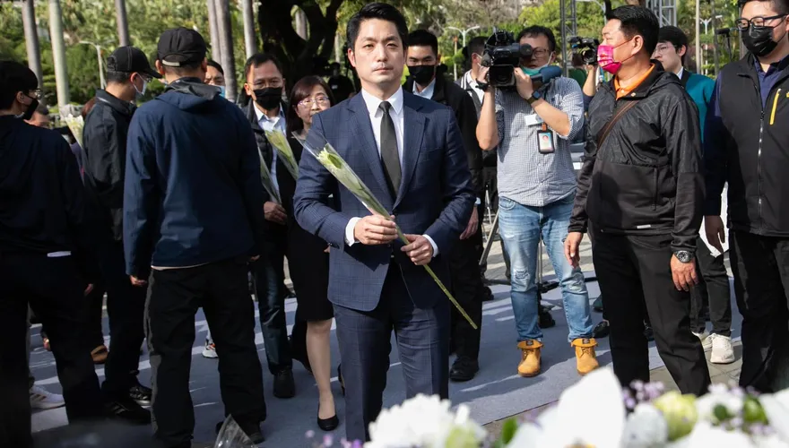 炫耀嗆蔣萬安「殺人兇手」！這群人合照開心比YA　網傻眼狂轟3字酸度爆表